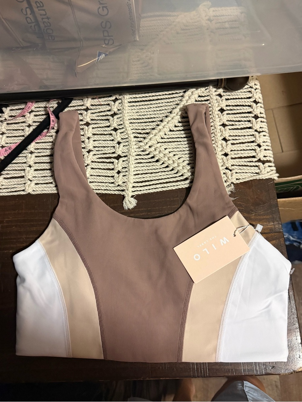 WILLO Colorblock Scoop Sports Bra in Taupe, Cream & White
